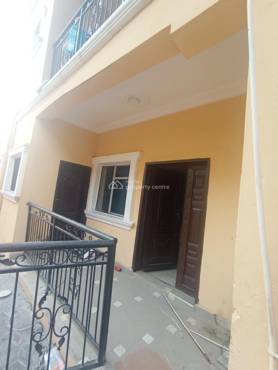 You Found a  Clean 2 Bedroom in a Cool Estate., Ogombo, Ajah, Lagos, Flat / Apartment for Rent