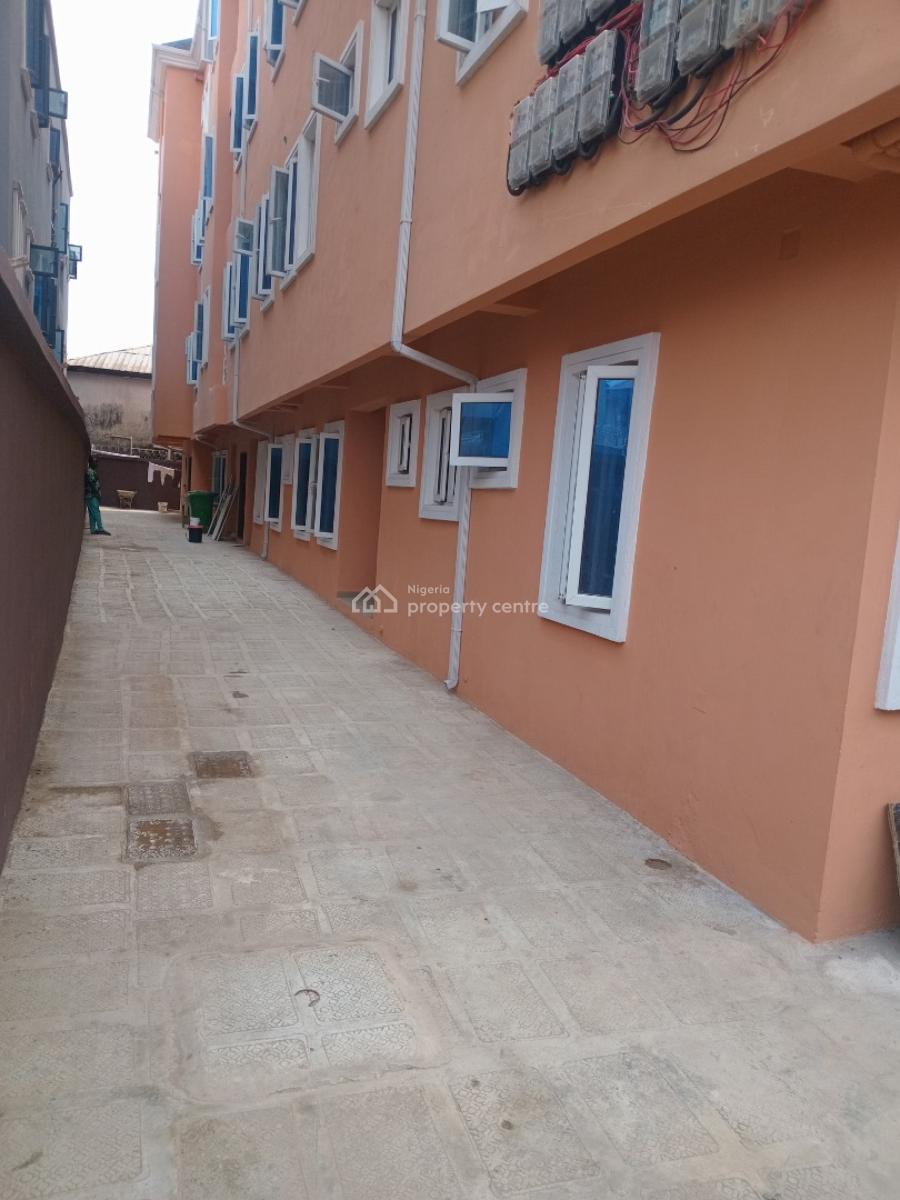 Washington Dc Roomself Con, Iwaya Off Onike Yaba, Yaba, Lagos, Self Contain (single Rooms) for Rent