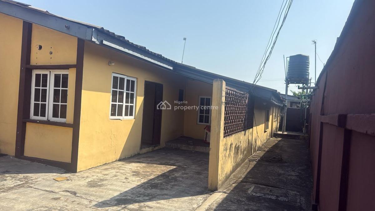 Bungalow Measuring 400sqm, Surulere, Lagos, Detached Bungalow for Sale