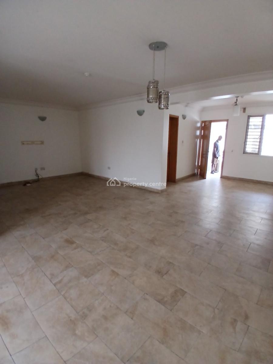 Serviced 3 Bedroom En-suite Flat with an Enclosed Fitted Kitchen/pantr, Lekki Phase 1, Lekki, Lagos, Flat / Apartment for Rent