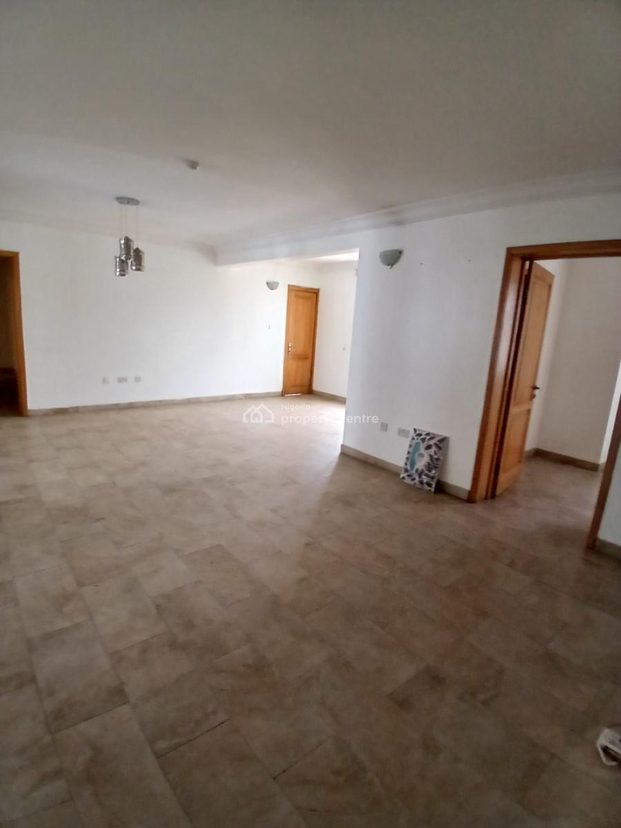 Serviced 3 Bedroom En-suite Flat with an Enclosed Fitted Kitchen/pantr, Lekki Phase 1, Lekki, Lagos, Flat / Apartment for Rent