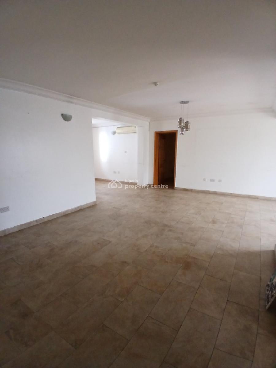 Serviced 3 Bedroom En-suite Flat with an Enclosed Fitted Kitchen/pantr, Lekki Phase 1, Lekki, Lagos, Flat / Apartment for Rent