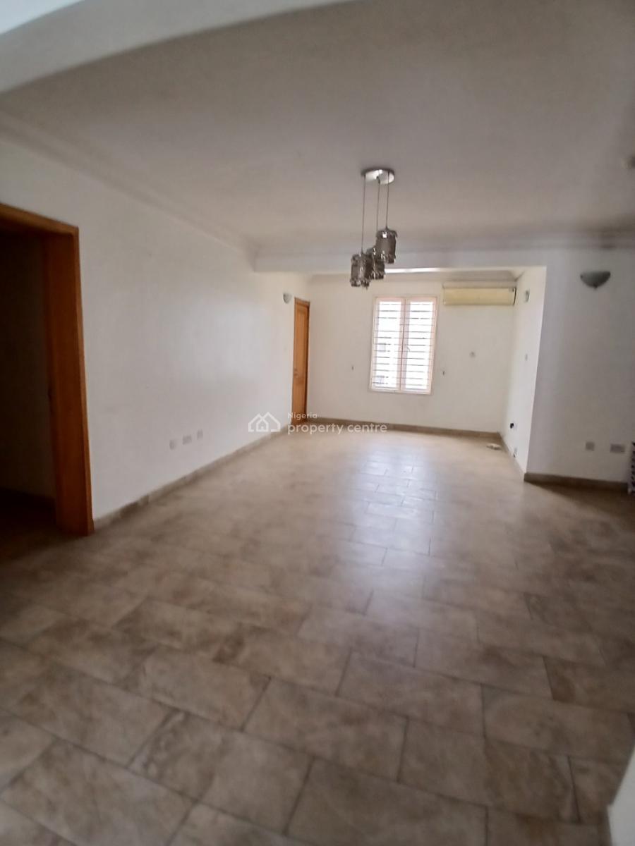 Serviced 3 Bedroom En-suite Flat with an Enclosed Fitted Kitchen/pantr, Lekki Phase 1, Lekki, Lagos, Flat / Apartment for Rent
