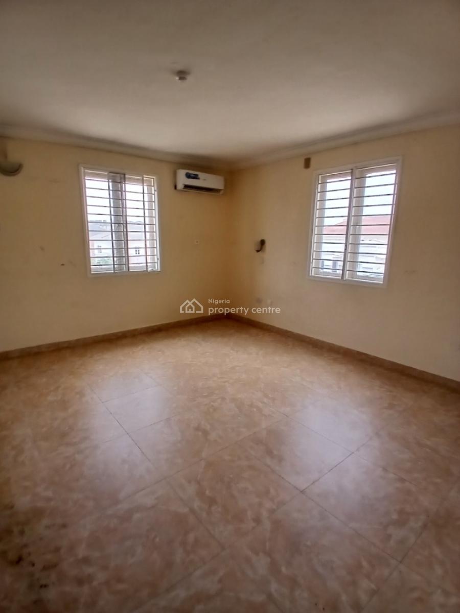 Serviced 3 Bedroom En-suite Flat with an Enclosed Fitted Kitchen/pantr, Lekki Phase 1, Lekki, Lagos, Flat / Apartment for Rent