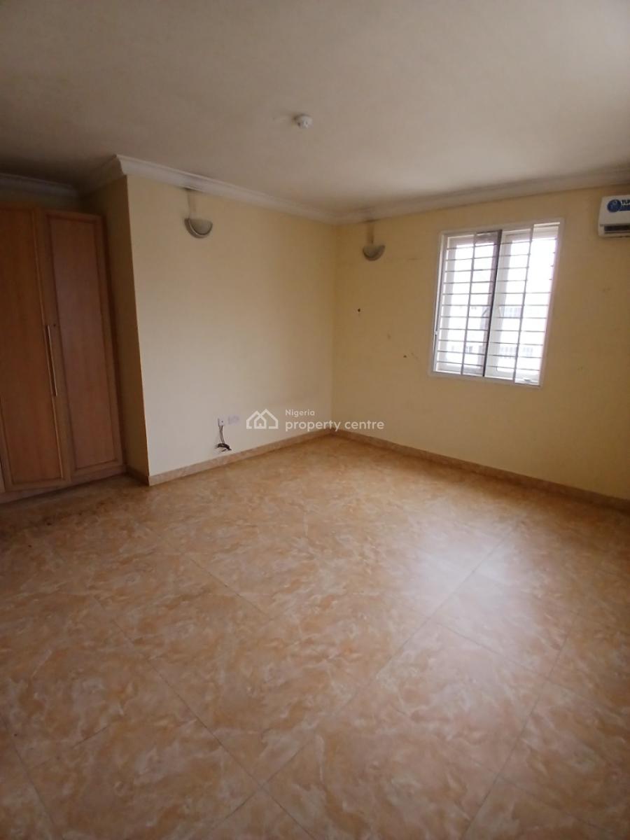 Serviced 3 Bedroom En-suite Flat with an Enclosed Fitted Kitchen/pantr, Lekki Phase 1, Lekki, Lagos, Flat / Apartment for Rent