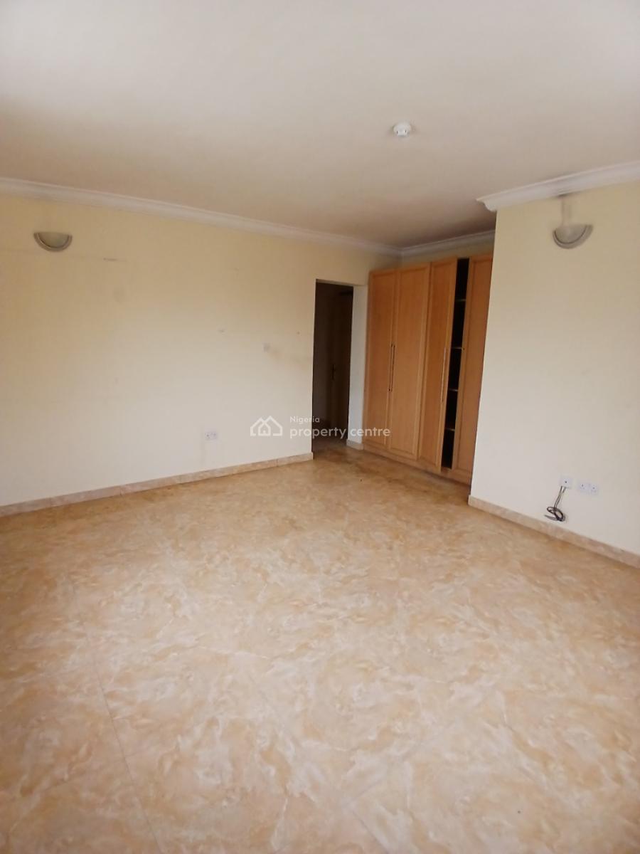 Serviced 3 Bedroom En-suite Flat with an Enclosed Fitted Kitchen/pantr, Lekki Phase 1, Lekki, Lagos, Flat / Apartment for Rent