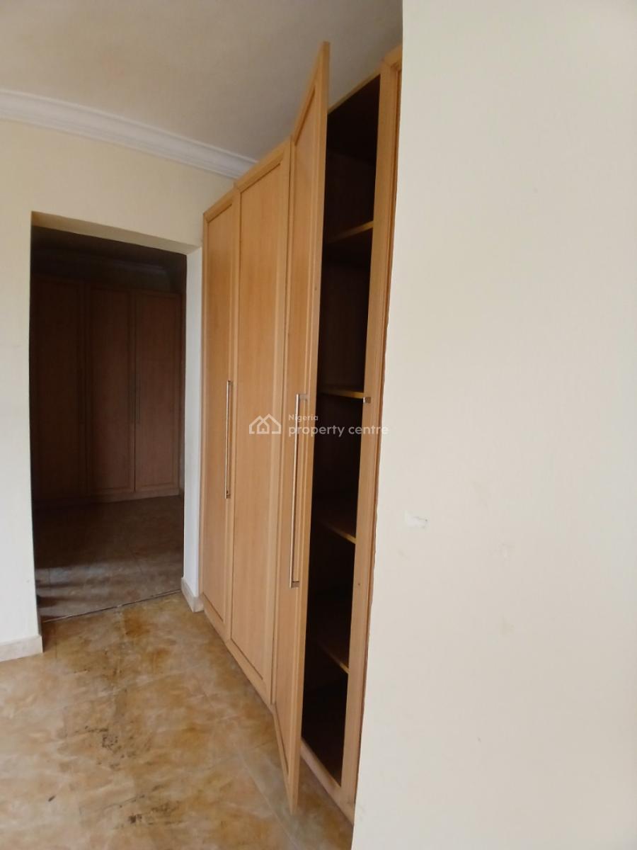 Serviced 3 Bedroom En-suite Flat with an Enclosed Fitted Kitchen/pantr, Lekki Phase 1, Lekki, Lagos, Flat / Apartment for Rent