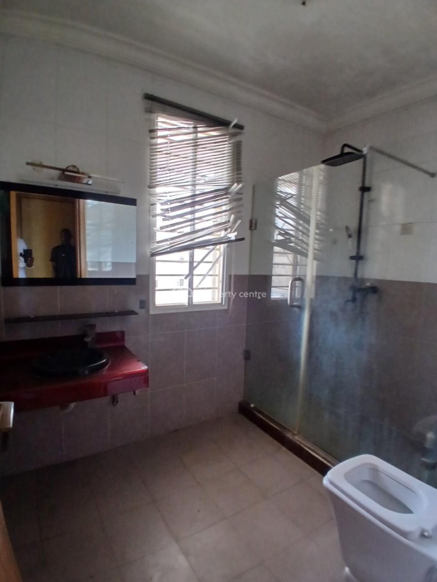 Serviced 3 Bedroom En-suite Flat with an Enclosed Fitted Kitchen/pantr, Lekki Phase 1, Lekki, Lagos, Flat / Apartment for Rent