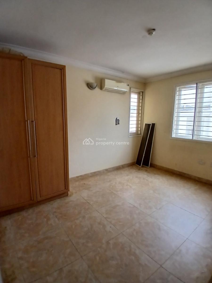 Serviced 3 Bedroom En-suite Flat with an Enclosed Fitted Kitchen/pantr, Lekki Phase 1, Lekki, Lagos, Flat / Apartment for Rent