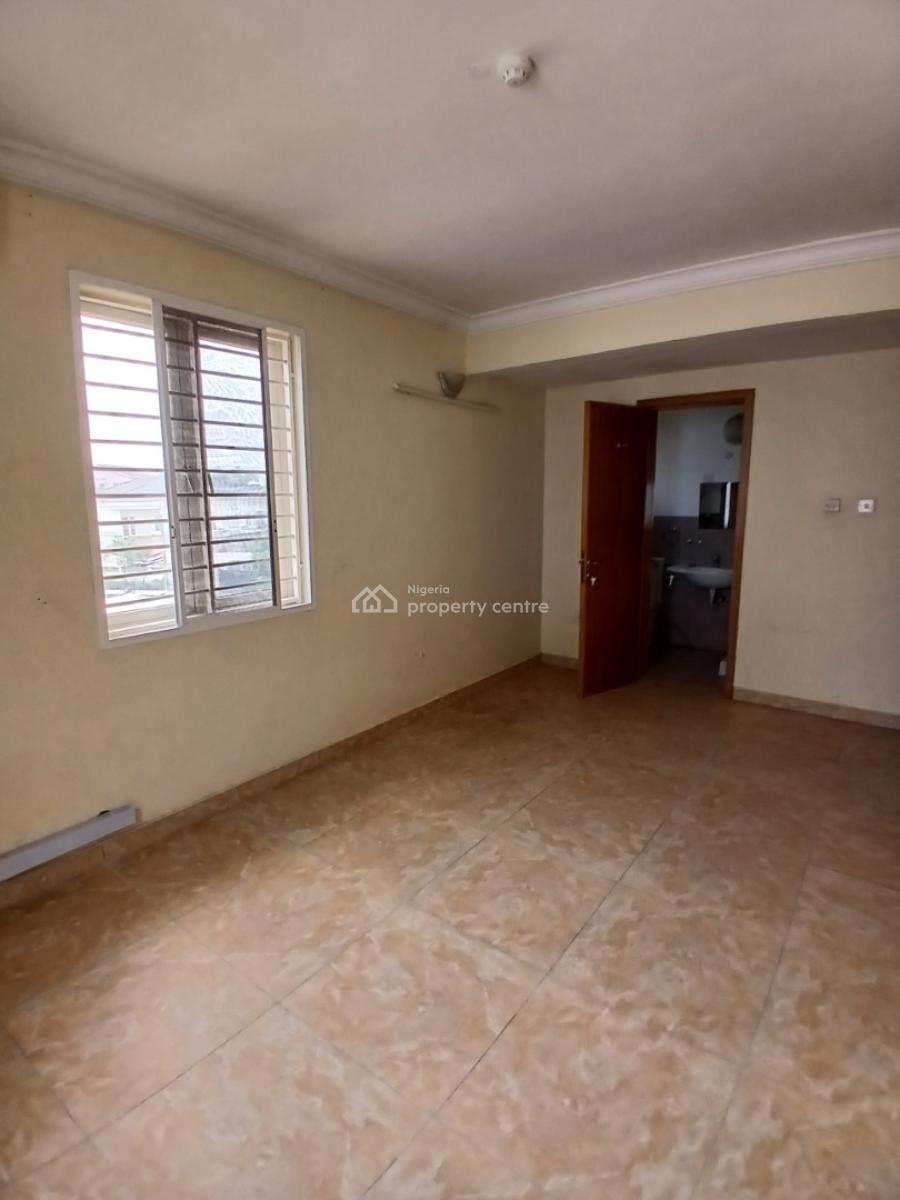 Serviced 3 Bedroom En-suite Flat with an Enclosed Fitted Kitchen/pantr, Lekki Phase 1, Lekki, Lagos, Flat / Apartment for Rent