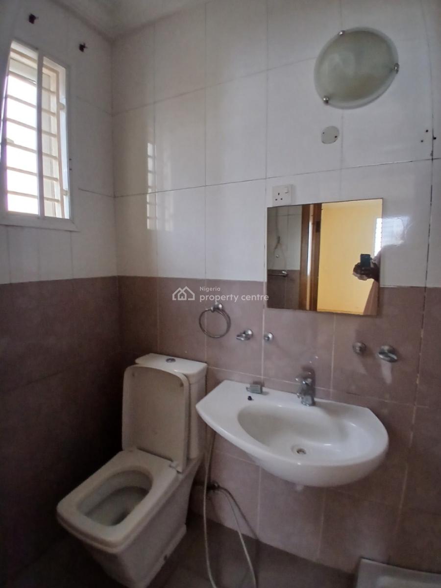 Serviced 3 Bedroom En-suite Flat with an Enclosed Fitted Kitchen/pantr, Lekki Phase 1, Lekki, Lagos, Flat / Apartment for Rent