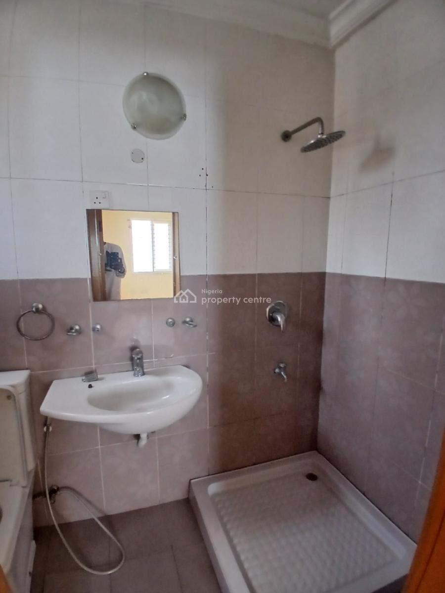 Serviced 3 Bedroom En-suite Flat with an Enclosed Fitted Kitchen/pantr, Lekki Phase 1, Lekki, Lagos, Flat / Apartment for Rent