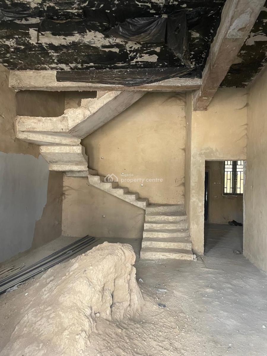 5 Bedrooms Terraced Duplex ( Carcass), Near Nnpc Filling Station, Guzape District, Abuja, Terraced Duplex for Sale