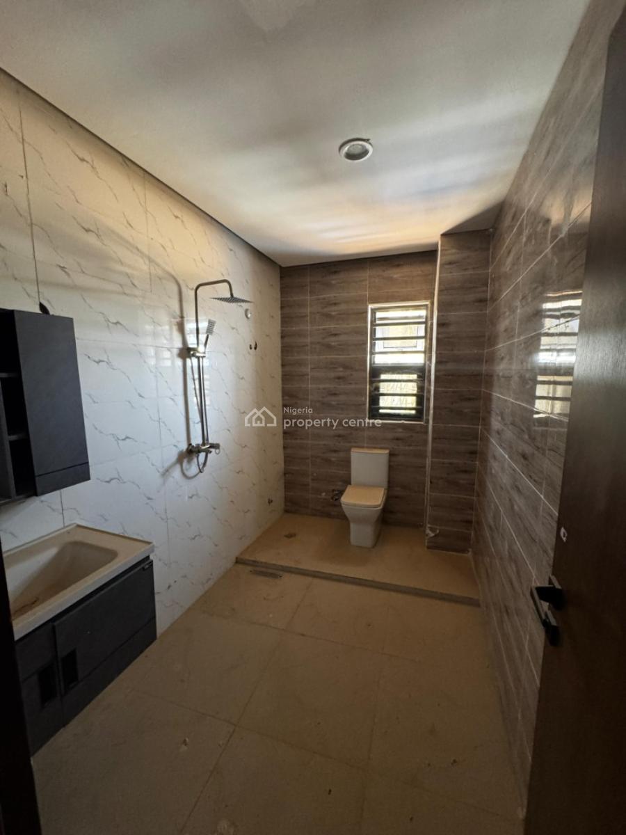 En Suite Spacious 3 Bedroom Apartment, Wuye, Abuja, Flat / Apartment for Sale