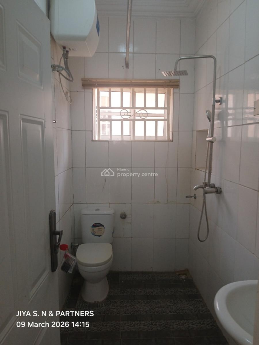 Well Renovated 3 Bedroom Fully Detached Bungalow with 2 Units Self Contain Bq, Suncity Estate, Galadimawa, Abuja, Detached Bungalow for Rent