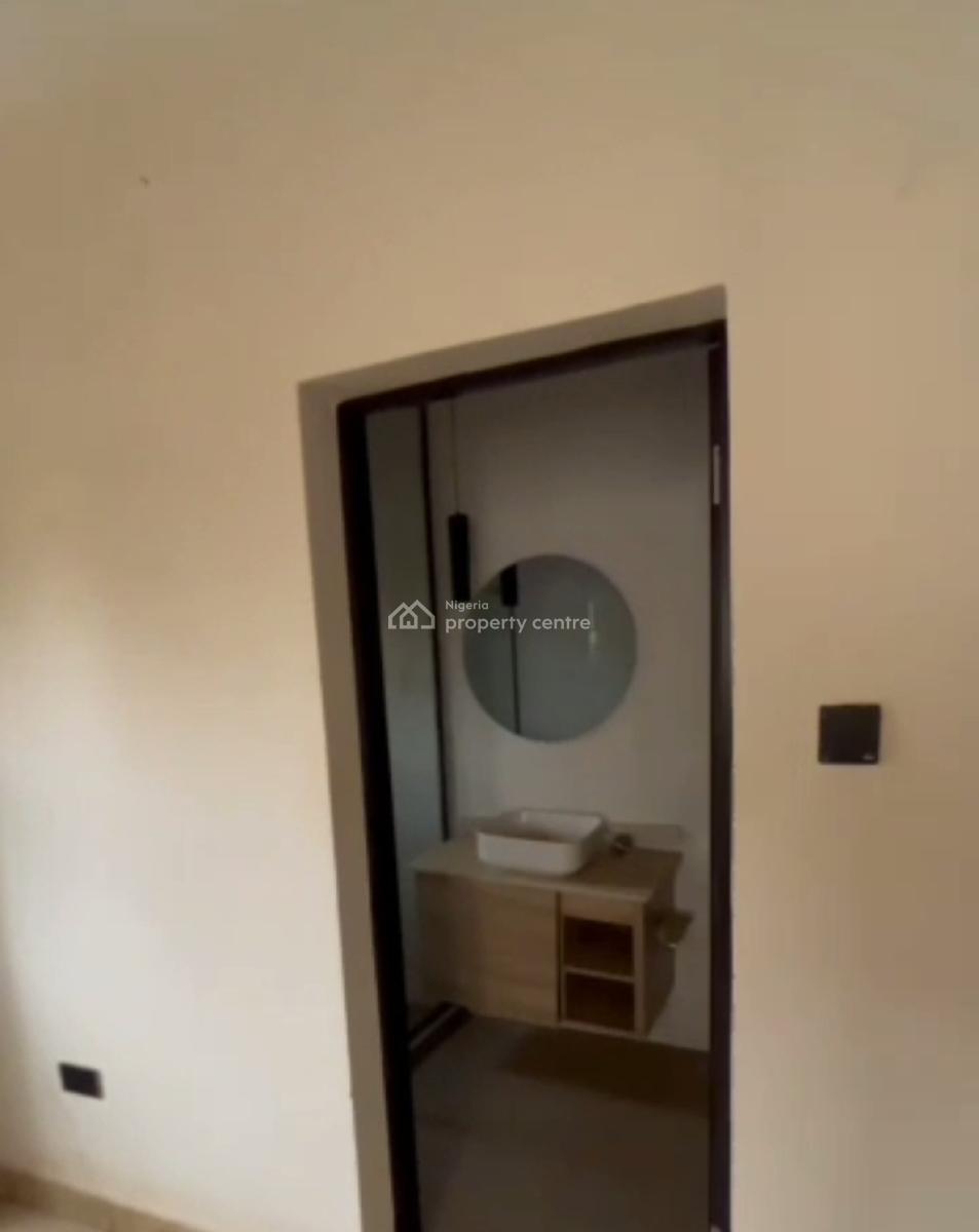 Distress 4 Bedroom Terraces Duplex, Gaduwa, Abuja, Terraced Duplex for Sale