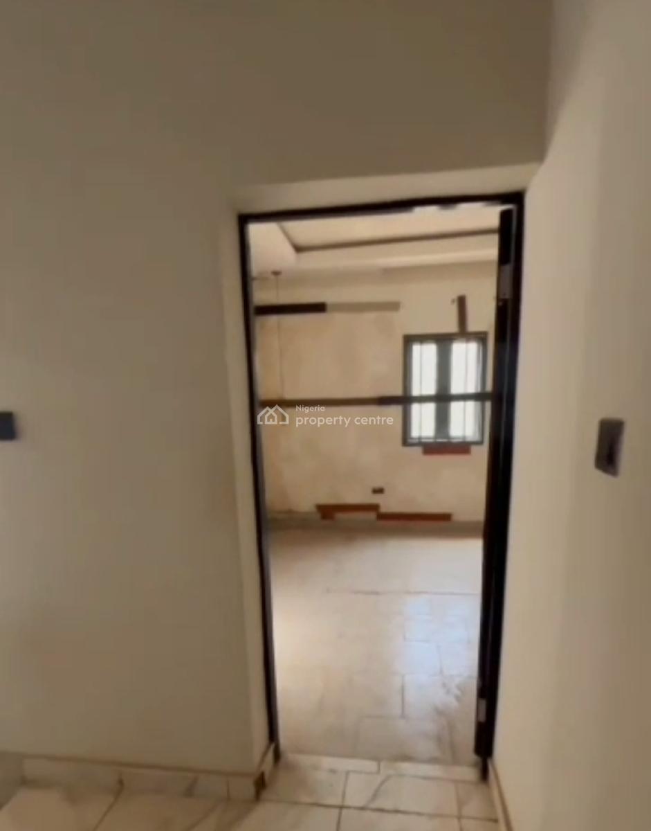 Distress 4 Bedroom Terraces Duplex, Gaduwa, Abuja, Terraced Duplex for Sale