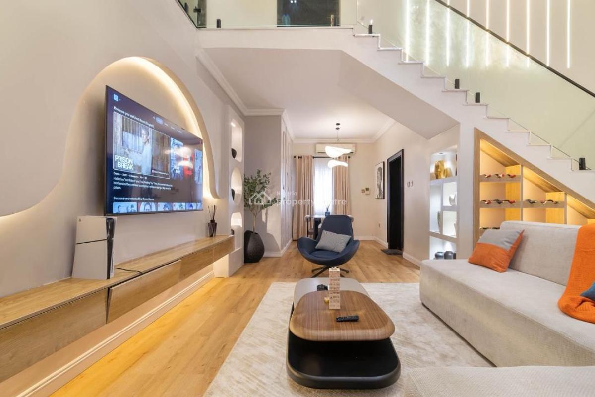 Luxurious 3 Bedrooms Apartment with Gymnasium and Swimming Pool, Lekki Phase 1, Lekki, Lagos, Flat / Apartment Short Let