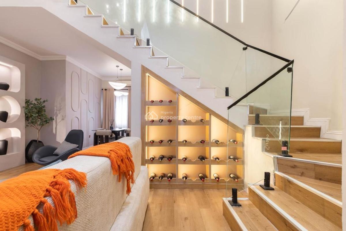 Luxurious 3 Bedrooms Apartment with Gymnasium and Swimming Pool, Lekki Phase 1, Lekki, Lagos, Flat / Apartment Short Let