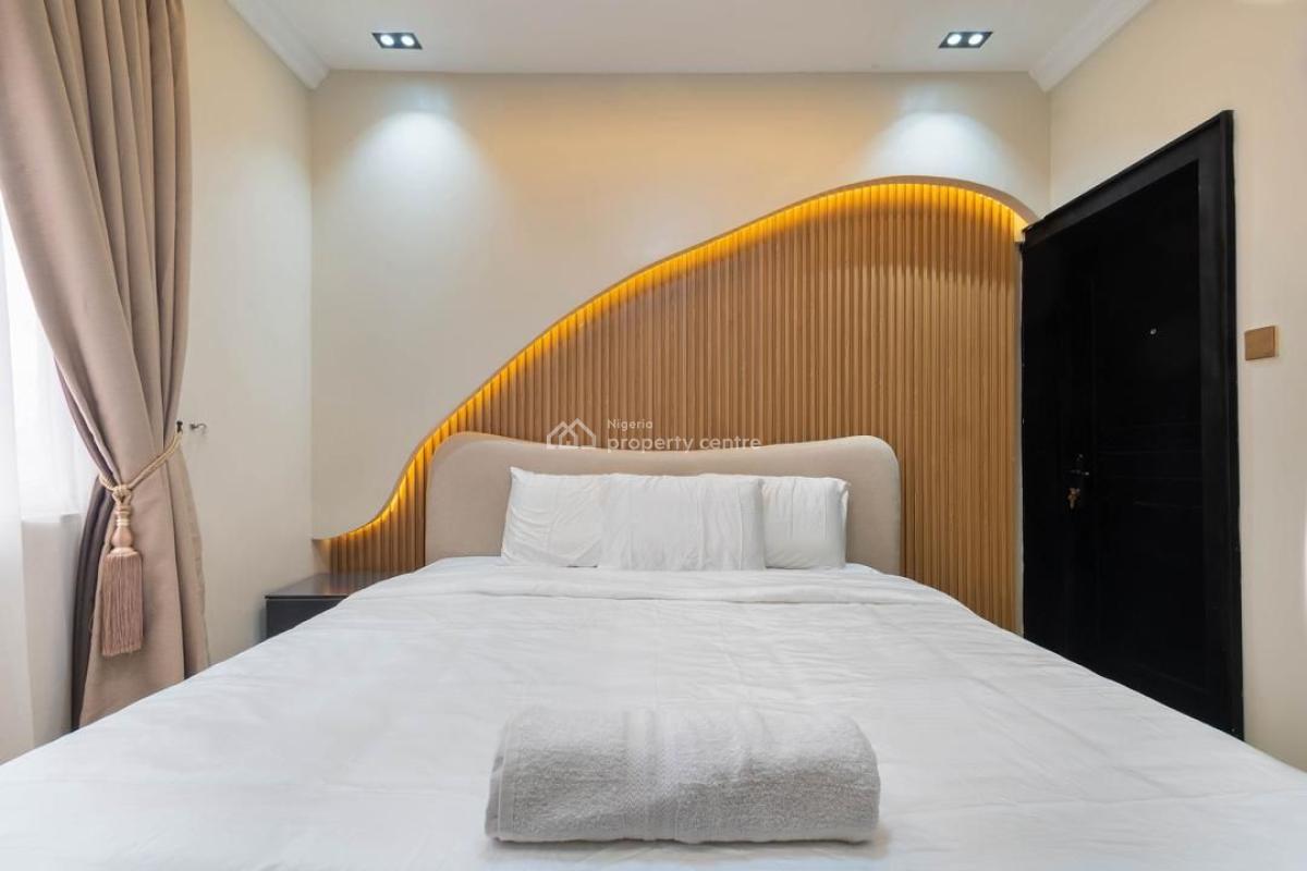 Luxurious 3 Bedrooms Apartment with Gymnasium and Swimming Pool, Lekki Phase 1, Lekki, Lagos, Flat / Apartment Short Let