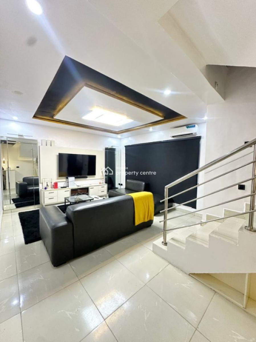 Distress: 3 Bedroom Duplex in Pristine Condition, Ikate, Lekki, Lagos, Terraced Duplex for Sale