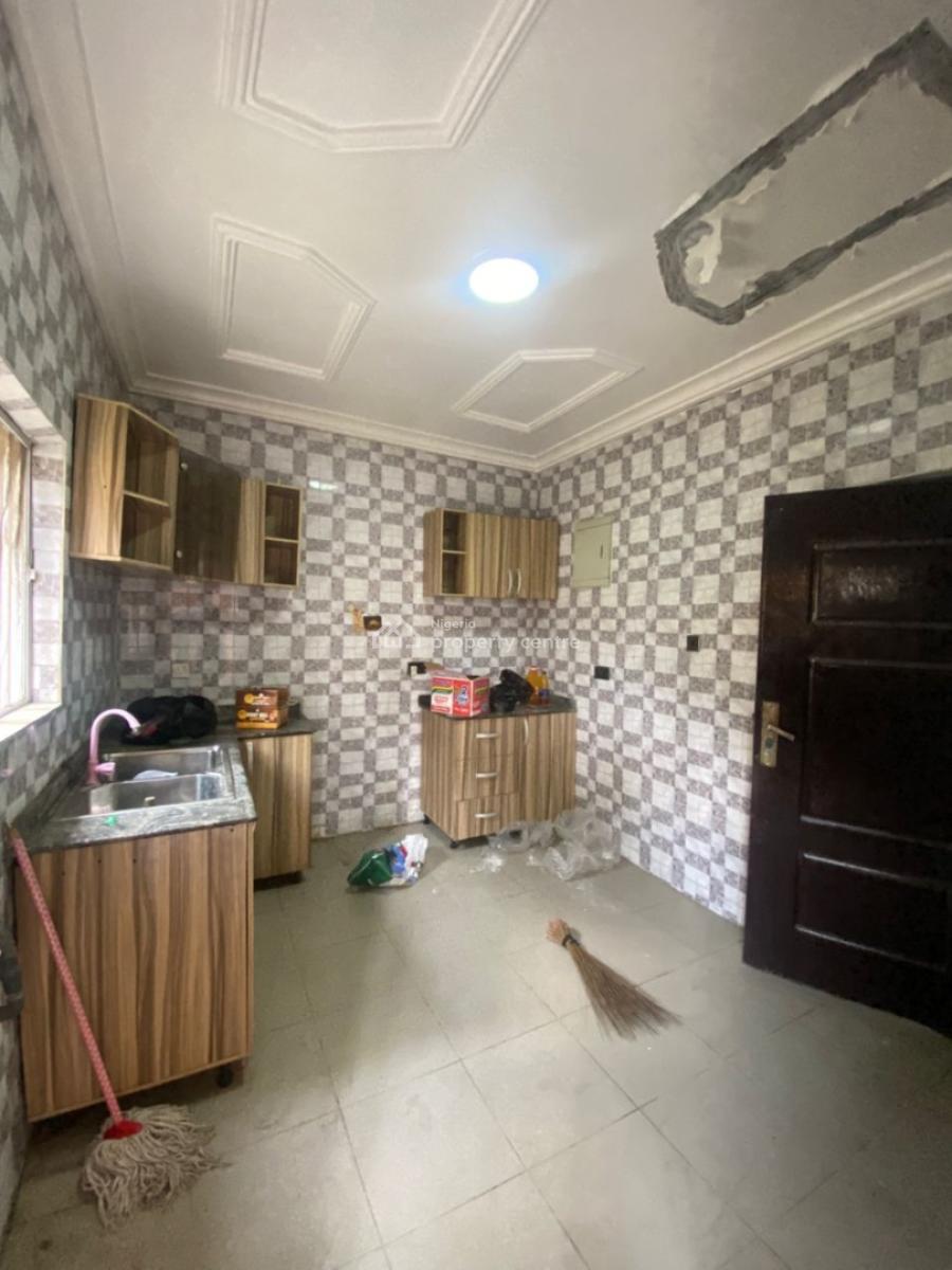 Standard and Spacious 3 Bedroom Upstairs, Abraham Adesanya Bus Stop, Ajah, Lagos, Flat / Apartment for Rent