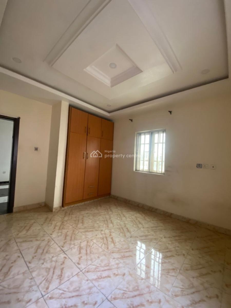 Standard and Spacious 3 Bedroom Upstairs, Abraham Adesanya Bus Stop, Ajah, Lagos, Flat / Apartment for Rent