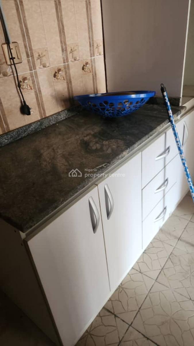 Two Bedroom Flat, Brf Estate, Iponri, Surulere, Lagos, Flat / Apartment for Sale