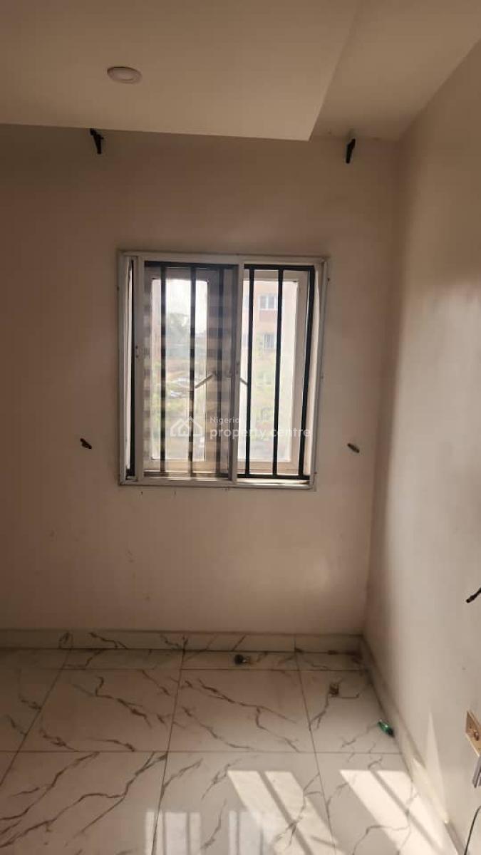 Two Bedroom Flat, Brf Estate, Iponri, Surulere, Lagos, Flat / Apartment for Sale