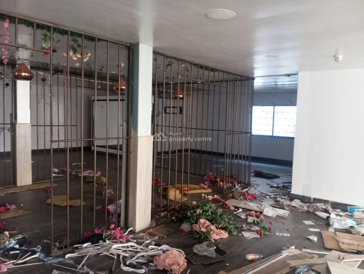 Open Plan Office Space Measuring 300sqmts, Along Opebi Road, Ikeja, Lagos, Office Space for Rent