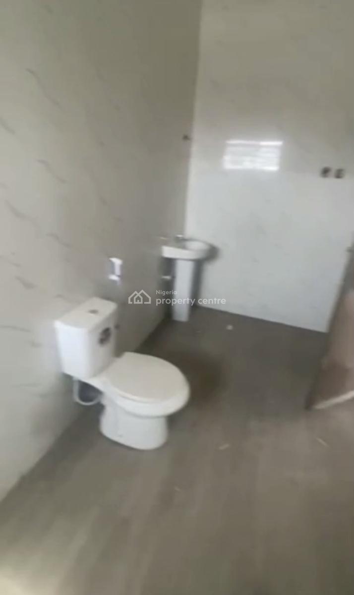 Standard Spacious 2 Bedroom Apartment, Off, Sabo, Yaba, Lagos, Flat / Apartment for Rent