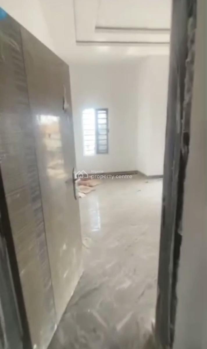 Standard Spacious 2 Bedroom Apartment, Off, Sabo, Yaba, Lagos, Flat / Apartment for Rent