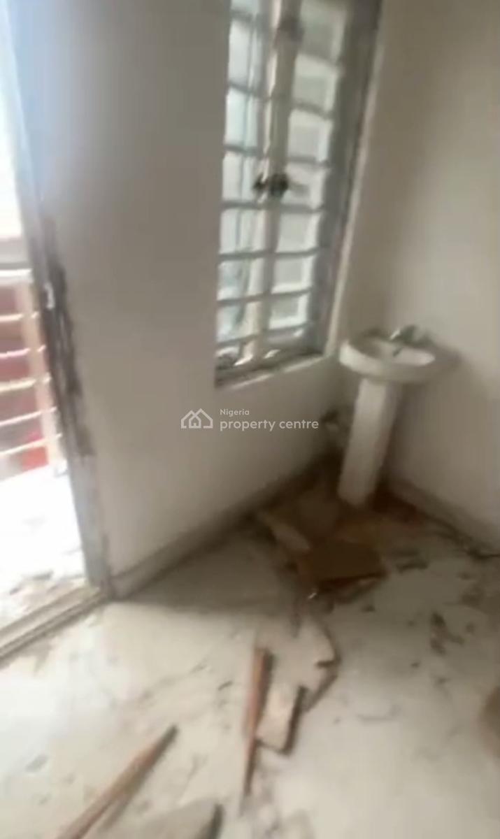 Standard Spacious 2 Bedroom Apartment, Off, Sabo, Yaba, Lagos, Flat / Apartment for Rent