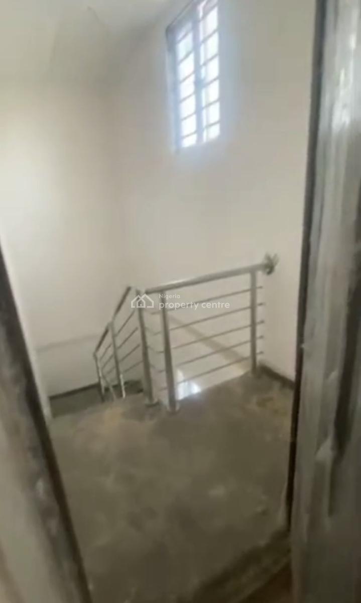 Standard Spacious 2 Bedroom Apartment, Off, Sabo, Yaba, Lagos, Flat / Apartment for Rent