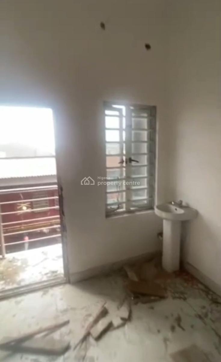 Standard Spacious 2 Bedroom Apartment, Off, Sabo, Yaba, Lagos, Flat / Apartment for Rent