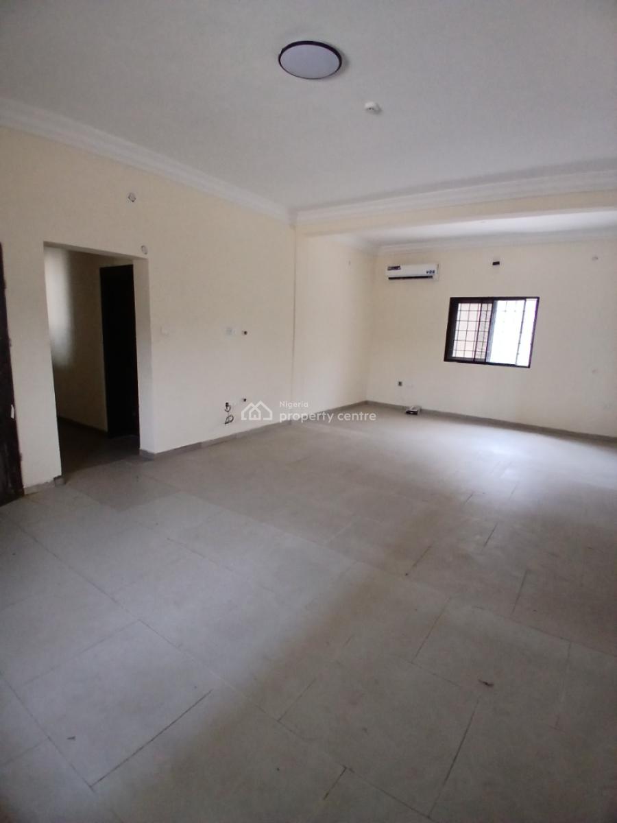 Serviced with 24/7 Power Supply 3 Bedroom En-suite Flat with an Enclos, Lekki Phase 1, Lekki, Lagos, Flat / Apartment for Rent