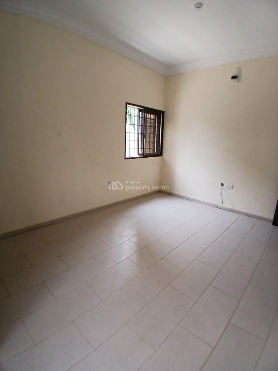 Serviced with 24/7 Power Supply 3 Bedroom En-suite Flat with an Enclos, Lekki Phase 1, Lekki, Lagos, Flat / Apartment for Rent