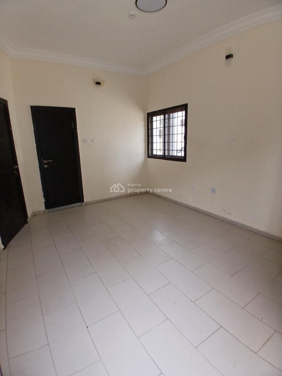 Serviced with 24/7 Power Supply 3 Bedroom En-suite Flat with an Enclos, Lekki Phase 1, Lekki, Lagos, Flat / Apartment for Rent