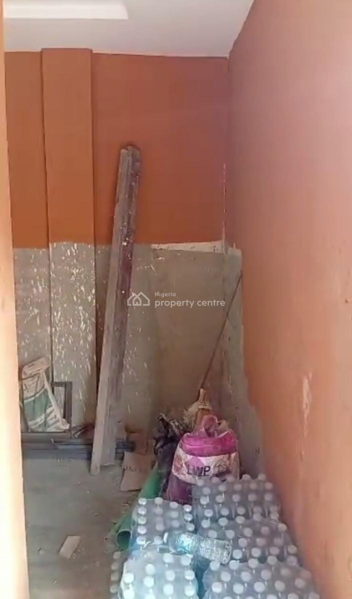 Warehouse with in-built Toilet, Alagomeji, Yaba, Lagos, Warehouse for Rent