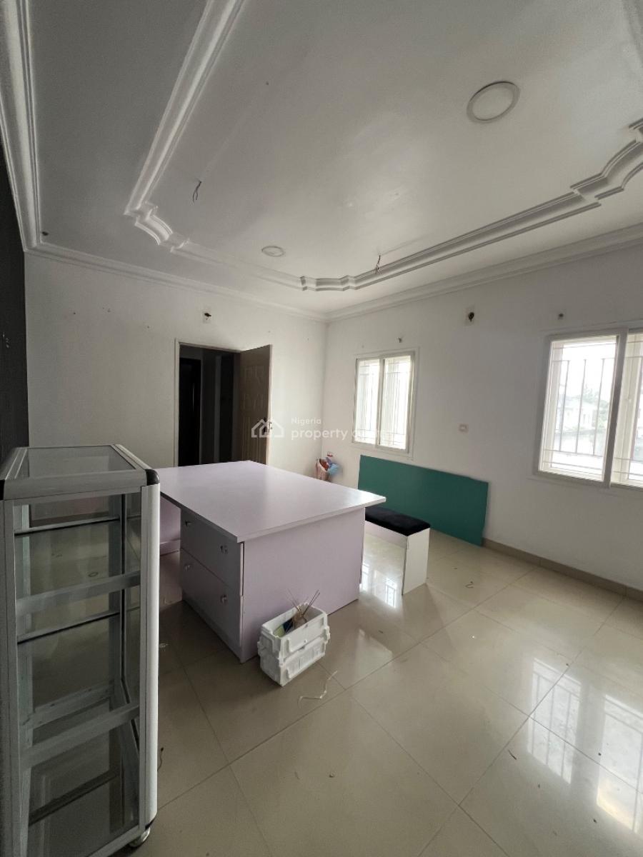 Office/shop Space  20 Million, Lekki Phase 1, Lekki, Lagos, Shop for Rent