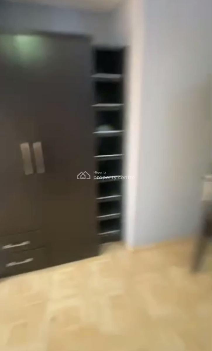 Standard Spacious 3 Bedroom Apartment Upstairs, Onike, Yaba, Lagos, Flat / Apartment for Rent