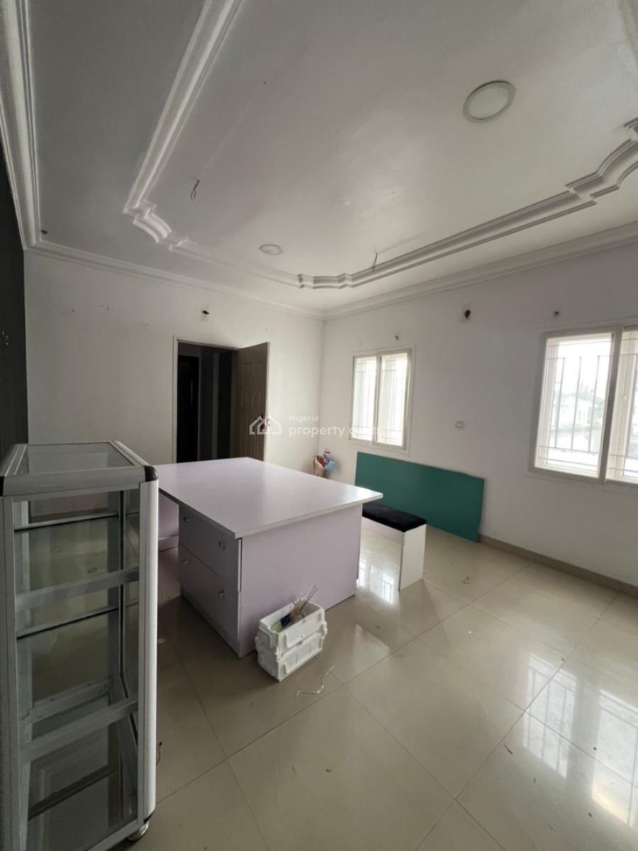 Office Space Or Shop Space with Outward Display Upstairs, Lekki Phase 1, Lekki, Lagos, Office Space for Rent