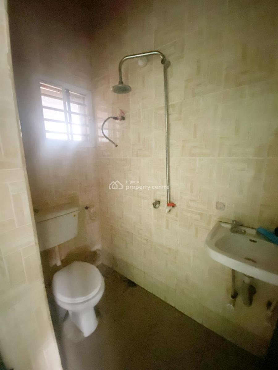 Well Maintained 2 Bedrooms Apartment, Olowora, Omole Phase 2, Ikeja, Lagos, Flat / Apartment for Rent