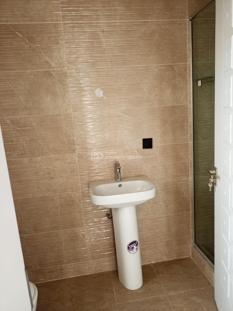 New 3bedroom Up with Pool Gym Elevator 24hours Light, Right Hand Side, Lekki Phase 1, Lekki, Lagos, Flat / Apartment for Rent