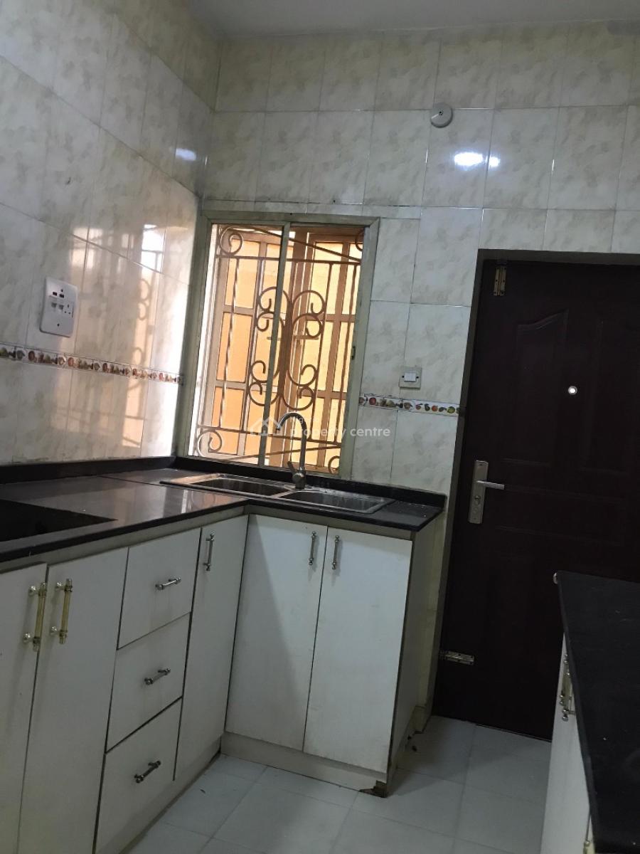 2 Bedroom Apartment, Lekki Phase 1, Lekki, Lagos, Flat / Apartment for Rent