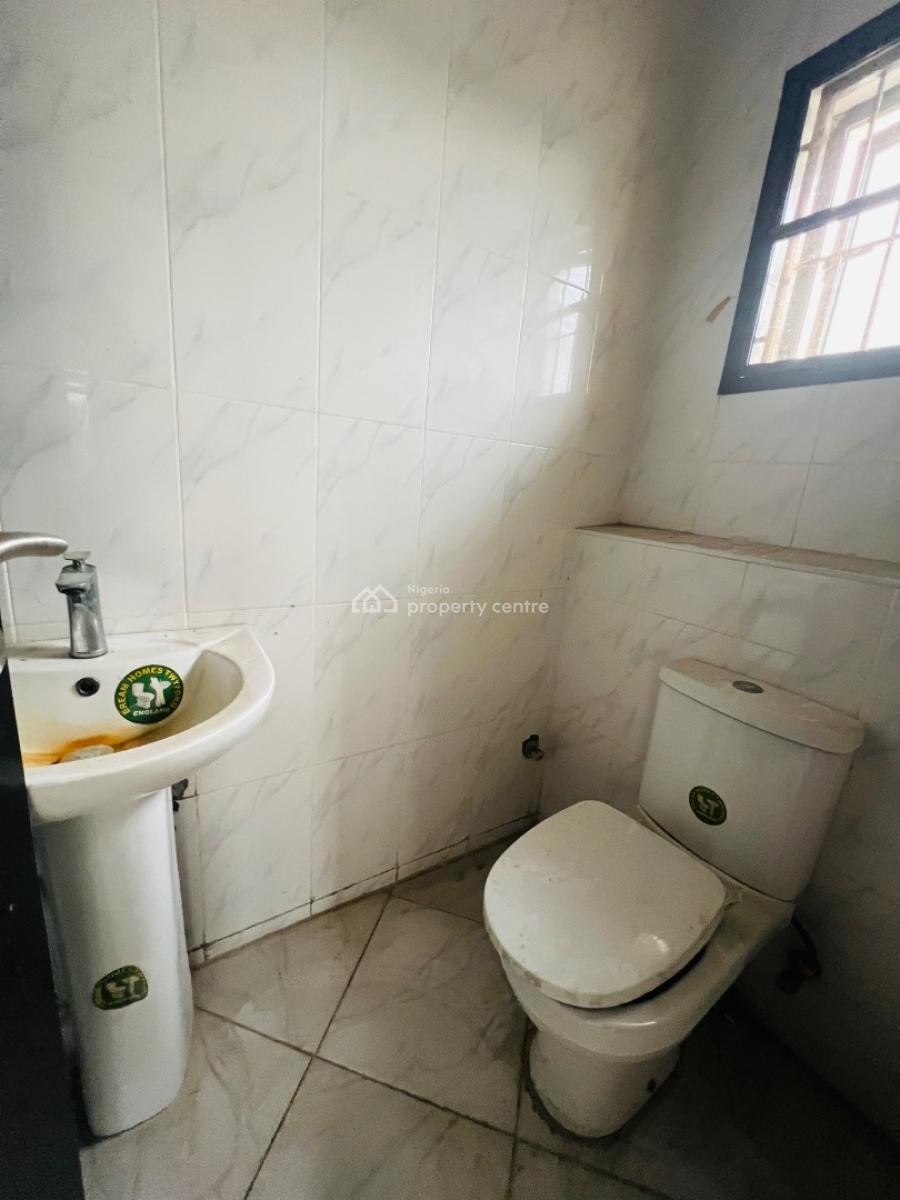Well Built 3 Bedroom Apartment, Orchid Road, Lekki, Lagos, Flat / Apartment for Rent