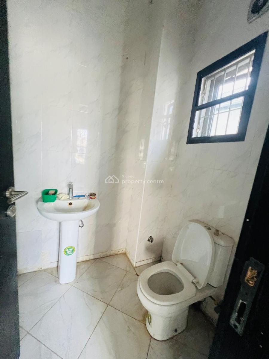 Well Built 3 Bedroom Apartment, Orchid Road, Lekki, Lagos, Flat / Apartment for Rent