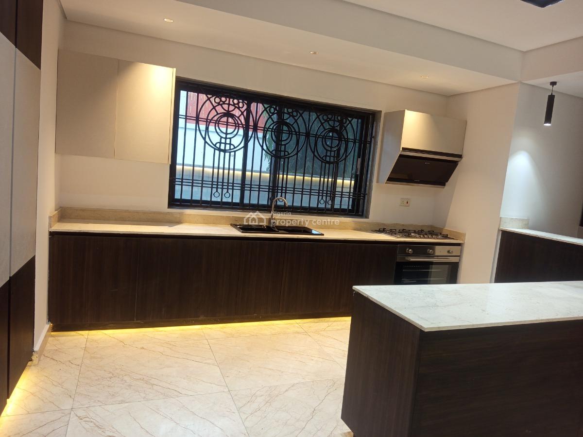 Distress 7bedroom Mansion Swimming , Gazebo,bush Bar&gym House., Maitama Main, Maitama District, Abuja, Detached Duplex for Sale