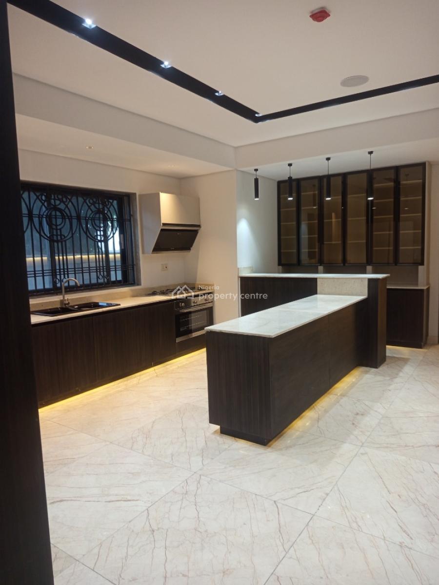 Distress 7bedroom Mansion Swimming , Gazebo,bush Bar&gym House., Maitama Main, Maitama District, Abuja, Detached Duplex for Sale