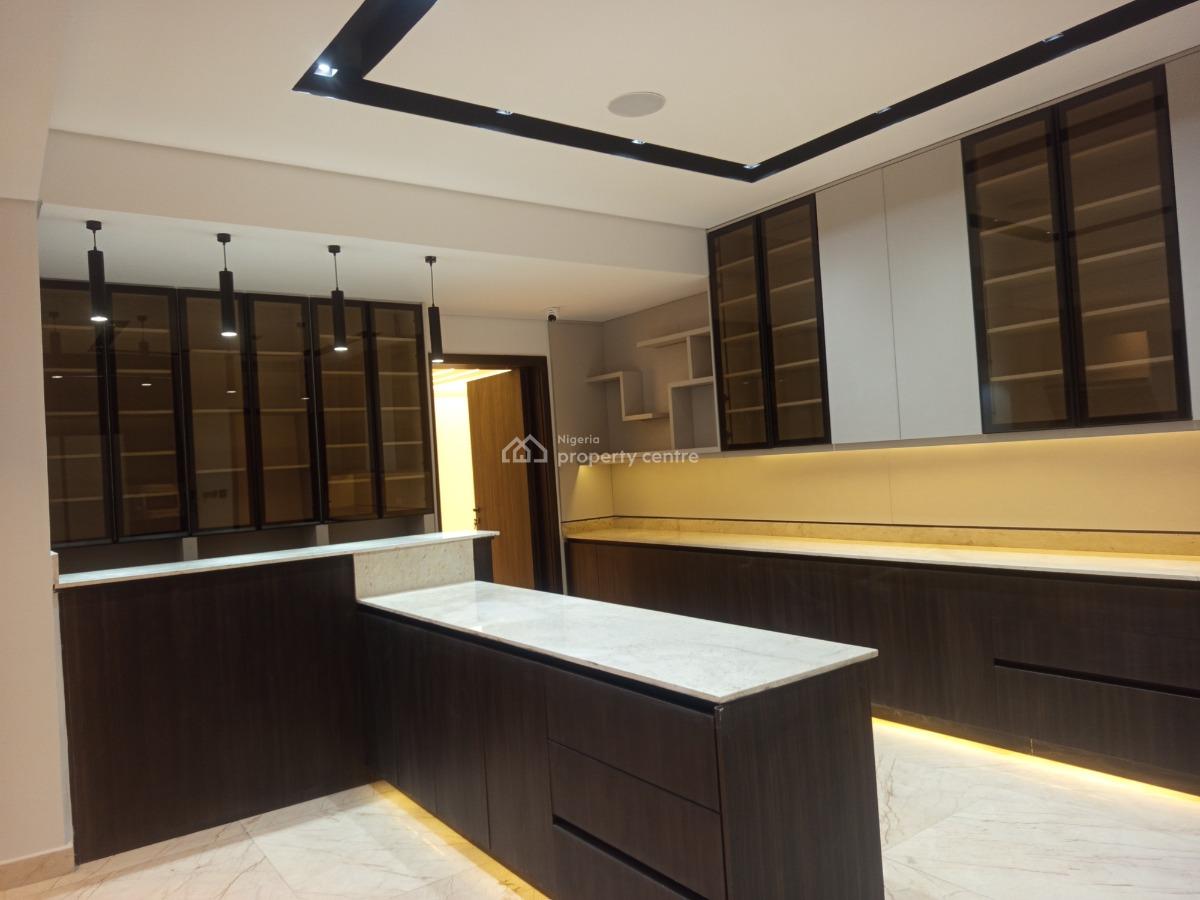 Distress 7bedroom Mansion Swimming , Gazebo,bush Bar&gym House., Maitama Main, Maitama District, Abuja, Detached Duplex for Sale